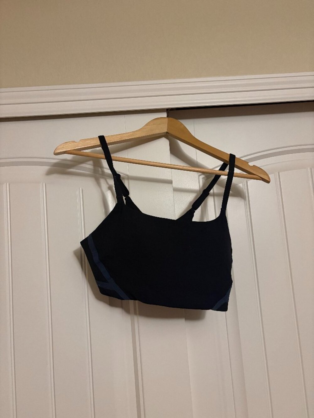 Nike Sports Bra Black Size Medium No Pads Pullover Neutral Adjustable Straps
